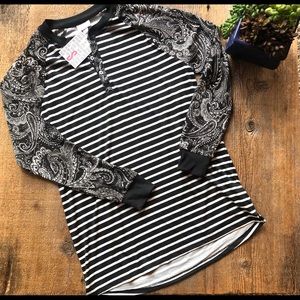 NWT LuLaRoe Black & White Striped “Mark”Unisex Top